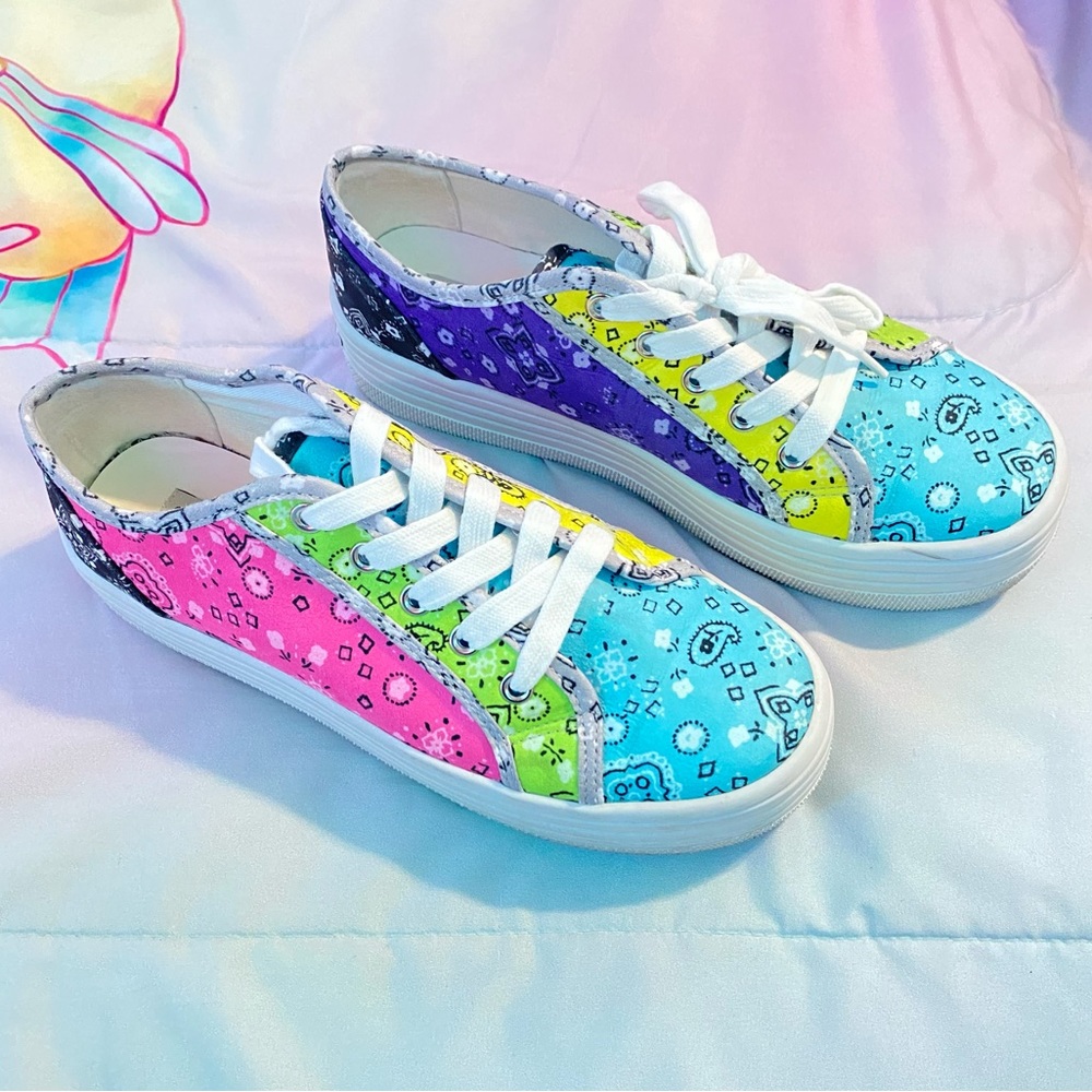 steve madden platform sneakers pastel colorful paisley EUC